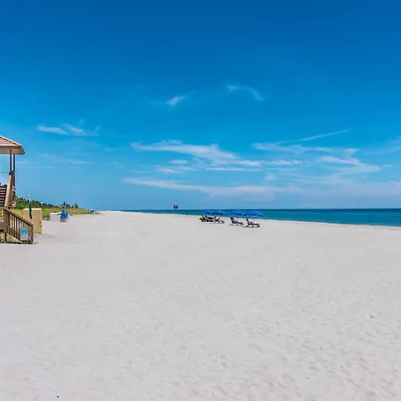 Newly Remodeled Lakefront Oasis